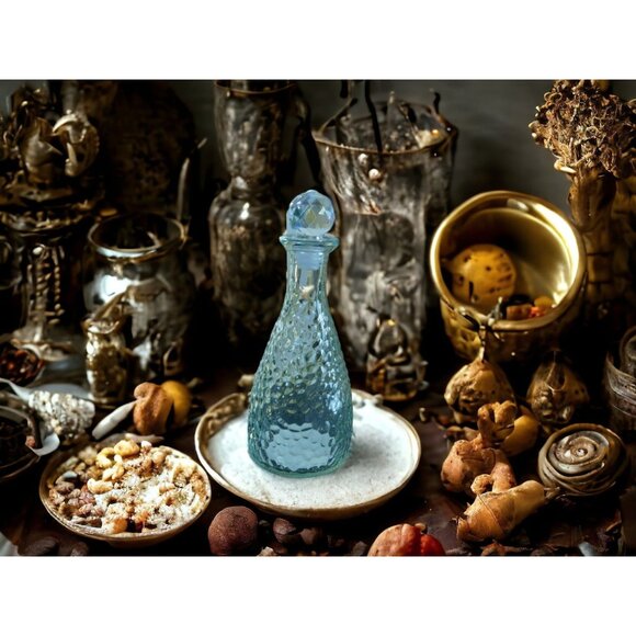 Vintage Inspired Clear Hammered Glass Decanter with Stopper Textured Design - Picture 1 of 9
